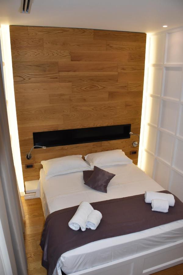 Hotel Ergi'S Дуррес Экстерьер фото