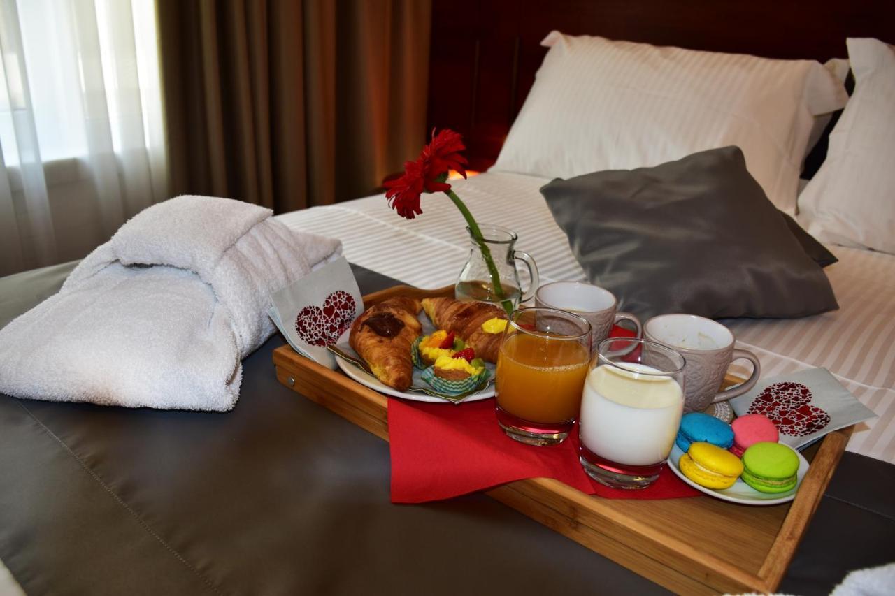 Hotel Ergi'S Дуррес Экстерьер фото