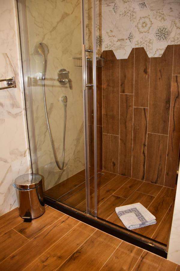 Hotel Ergi'S Дуррес Экстерьер фото