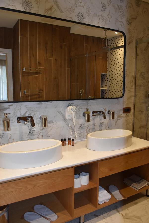 Hotel Ergi'S Дуррес Экстерьер фото