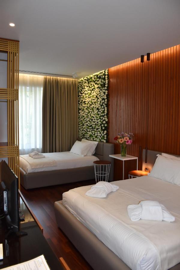 Hotel Ergi'S Дуррес Экстерьер фото