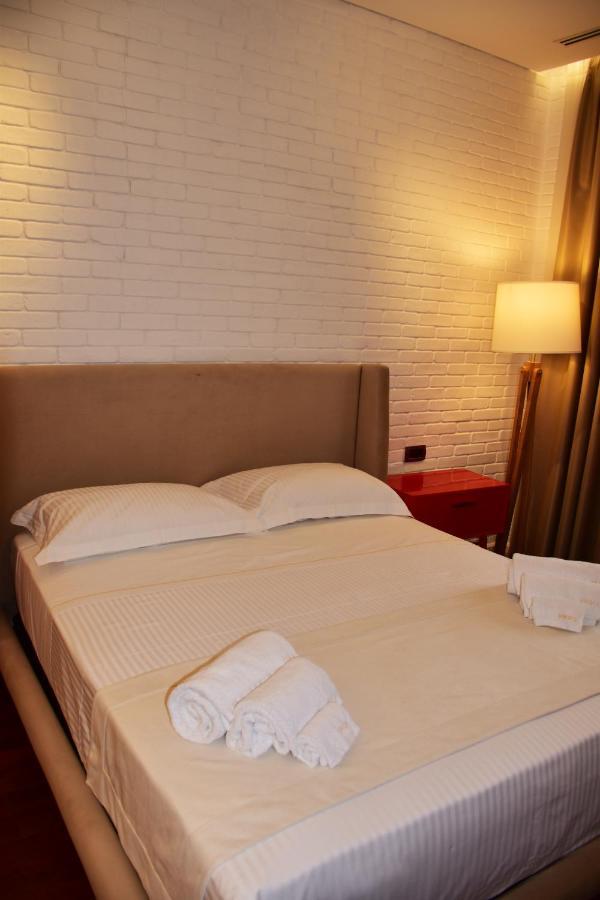 Hotel Ergi'S Дуррес Экстерьер фото