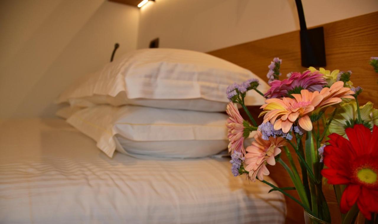 Hotel Ergi'S Дуррес Экстерьер фото