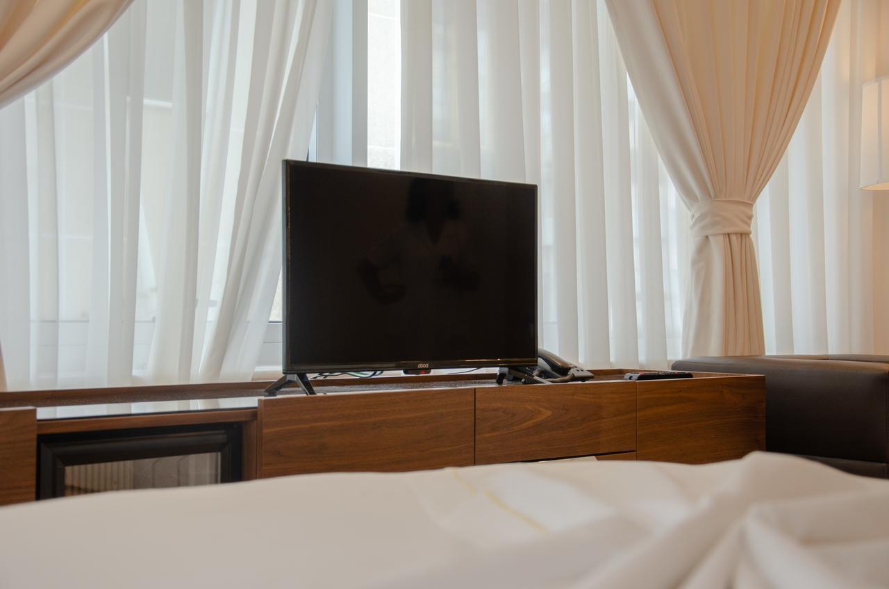 Hotel Ergi'S Дуррес Экстерьер фото